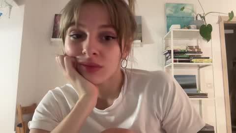 lovesstation online show from 02/03/25, 11:36