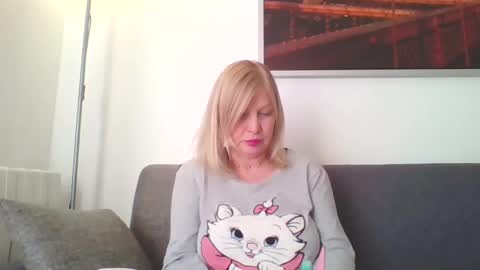 Marlyn online show from 01/11/25, 02:36