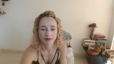 Snapshot of loving__lily chatting on 11/29/25, 02:42 loving online show from 11/29/25, 02:42