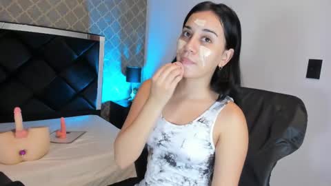 Snapshot of loving_darcy_ chatting on 03/01/25, 12:23 Darcy online show from 03/01/25, 12:23