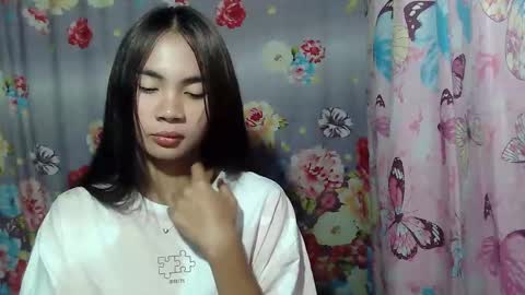 loving_rhean online show from 05/06/26, 11:48