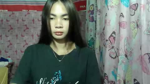 loving_rhean online show from 05/17/26, 11:17