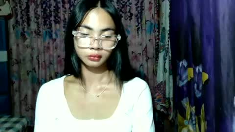 Snapshot of loving_rhean chatting on 07/16/26, 10:27 loving_rhean online show from 07/16/26, 10:27
