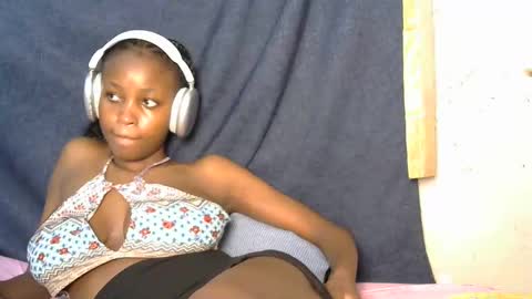 lovly_lastborn online show from 10/14/25, 08:37