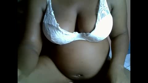 lowenyangvalentine online show from 11/22/25, 02:43