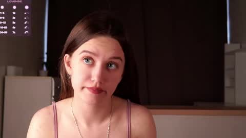 Snapshot of lowmenow chatting on 04/27/26, 12:03 Amelia online show from 04/27/26, 12:03
