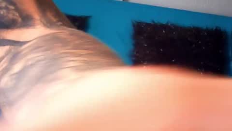 Snapshot of lu_pink chatting on 10/28/25, 01:03 lu_pink online show from 10/28/25, 01:03