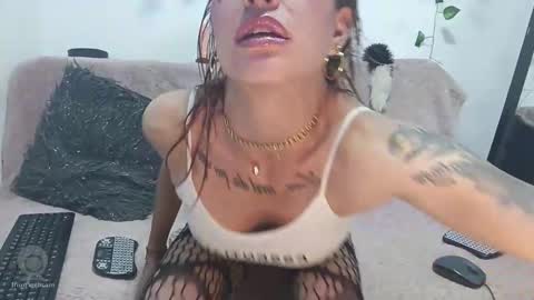 lu_pink online show from 04/27/26, 12:25