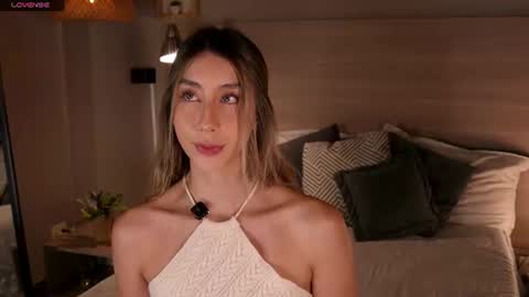 Snapshot of lua_ferch_ chatting on 06/18/26, 12:53 ---Goys incredible photographs online show from 06/18/26, 12:53