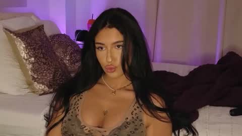 Luana Dess online show from 05/11/26, 07:00