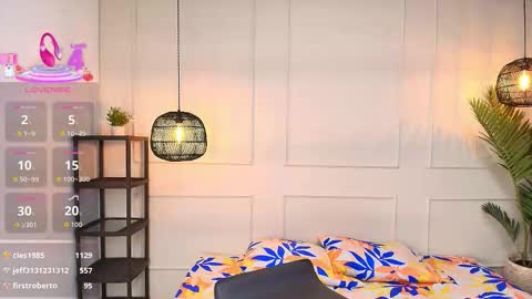 lUAN online show from 11/18/25, 07:51