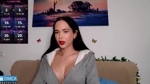 luara_ online show from 10/22/25, 09:09