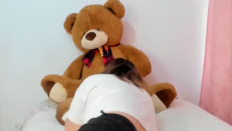 luara__01__lecat_1 online show from 10/24/25, 07:10