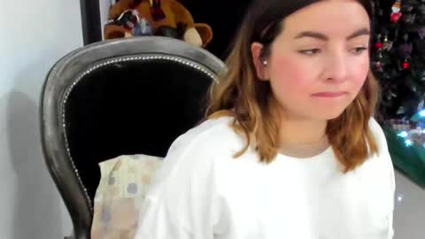 luara__01__lecat_1 online show from 12/15/25, 11:42