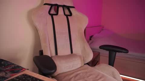 Luba online show from 11/04/25, 06:51