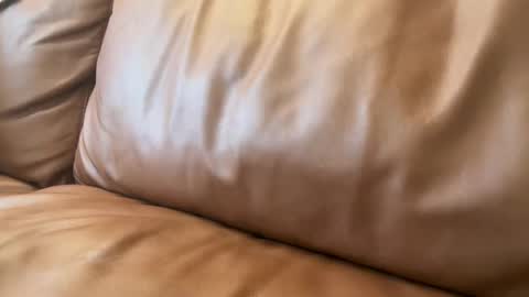 luca1010101010 online show from 10/05/25, 06:50