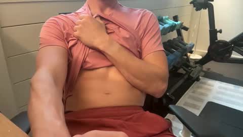 luca1010101010 online show from 11/06/25, 06:20