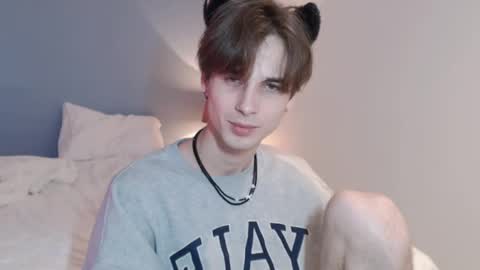 Snapshot of lucacharm chatting on 12/23/24, 01:29 lucacharm online show from 12/23/24, 01:29