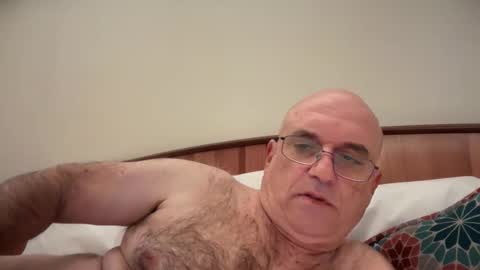 lucas10004 online show from 09/17/25, 11:12