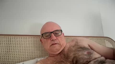 lucas10004 online show from 10/01/25, 09:21