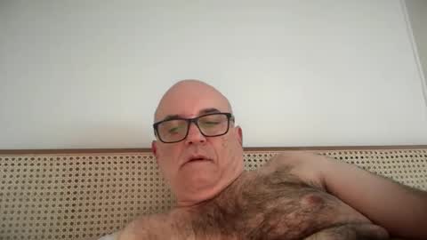 lucas10004 online show from 10/04/25, 02:09