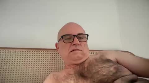 lucas10004 online show from 10/17/25, 01:53