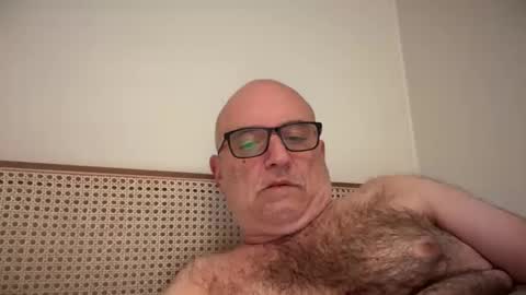 lucas10004 online show from 10/19/25, 09:32