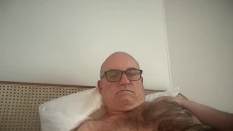 lucas10004 online show from 10/29/25, 06:04