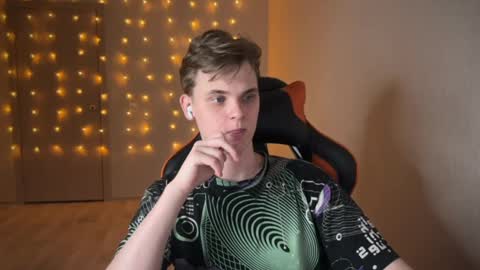 Lucas Gill online show from 01/08/25, 02:46