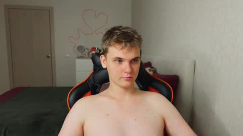 Lucas Gill online show from 09/30/25, 04:39