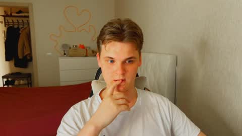 Lucas Gill online show from 03/26/26, 01:28