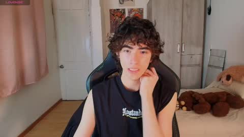 lucas_xo online show from 12/01/25, 02:38