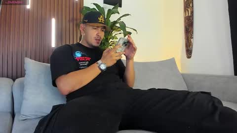 LUCA SANTOS online show from 02/02/26, 01:37