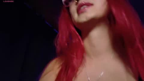 Snapshot of luccycollins_ chatting on 10/21/25, 03:51 Luccy online show from 10/21/25, 03:51