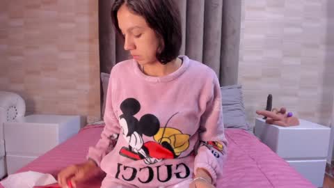 Snapshot of luci_and_sofi chatting on 02/06/25, 08:29 Luciana Ramirez Sofia Collins online show from 02/06/25, 08:29