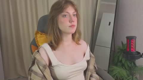 Snapshot of luci_xo chatting on 06/27/26, 12:10 Lucy online show from 06/27/26, 12:10