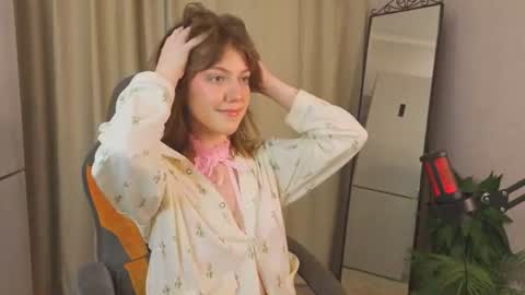 Snapshot of luci_xo chatting on 07/01/26, 01:02 Lucy online show from 07/01/26, 01:02
