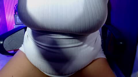 Snapshot of lucia_ht chatting on 09/10/25, 02:50 LUCIA online show from 09/10/25, 02:50