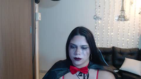 Snapshot of lucia_ht chatting on 10/21/25, 02:45 LUCIA online show from 10/21/25, 02:45