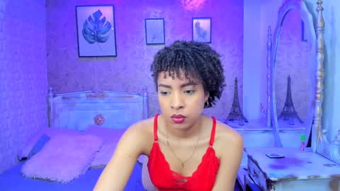 Snapshot of lucia_janne chatting on 10/27/25, 07:29 Lucla online show from 10/27/25, 07:29