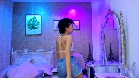 Snapshot of lucia_janne chatting on 10/28/25, 07:49 Lucla online show from 10/28/25, 07:49