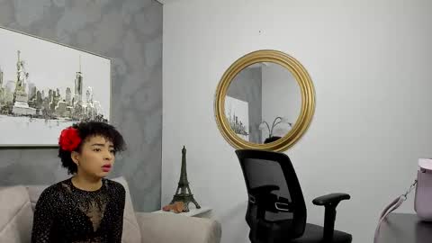 Snapshot of lucia_janne chatting on 11/10/25, 08:30 Lucla online show from 11/10/25, 08:30