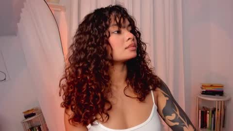 Lucia online show from 02/05/25, 10:33