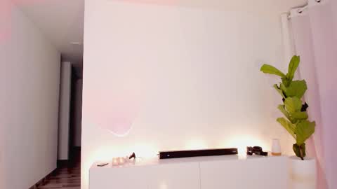 Lucia online show from 10/13/25, 06:08