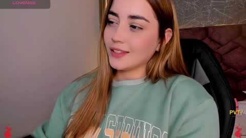 Snapshot of lucia_star_ chatting on 12/13/24, 06:38 lucia star  online show from 12/13/24, 06:38