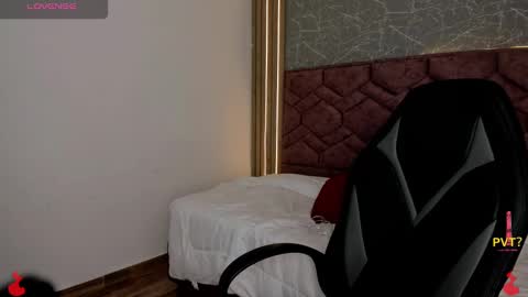 Snapshot of lucia_star_ chatting on 12/14/24, 12:44 lucia star  online show from 12/14/24, 12:44