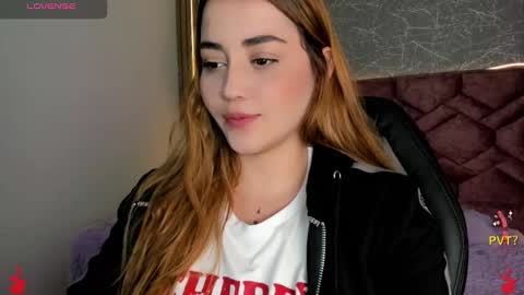 Snapshot of lucia_star_ chatting on 01/02/25, 01:19 lucia star  online show from 01/02/25, 01:19