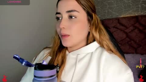 Snapshot of lucia_star_ chatting on 01/03/25, 06:14 lucia star  online show from 01/03/25, 06:14