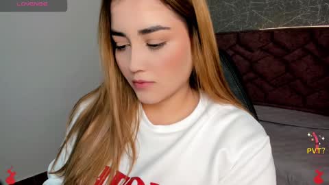 Snapshot of lucia_star_ chatting on 01/11/25, 11:45 lucia star  online show from 01/11/25, 11:45