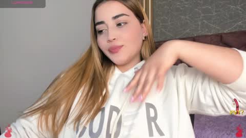 Snapshot of lucia_star_ chatting on 01/14/25, 08:04 lucia star  online show from 01/14/25, 08:04